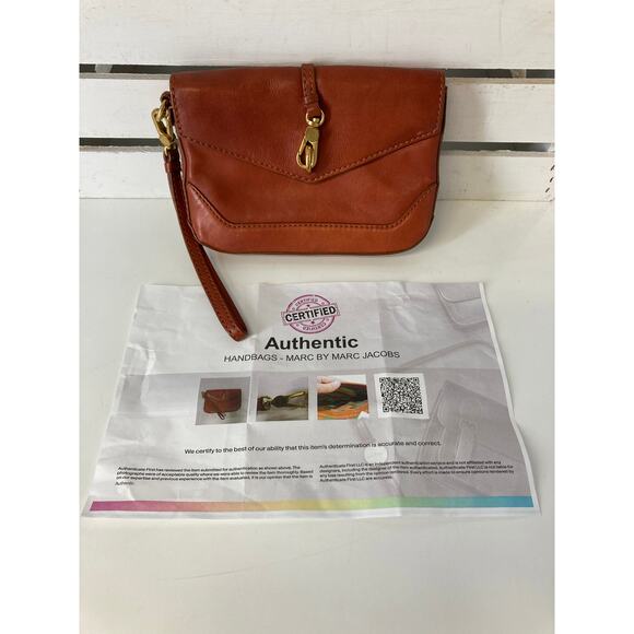 MARC BY MARC JACOBS BURNT ORANGE, BROWN LEATHER WRISTLET - Picture 2 of 16